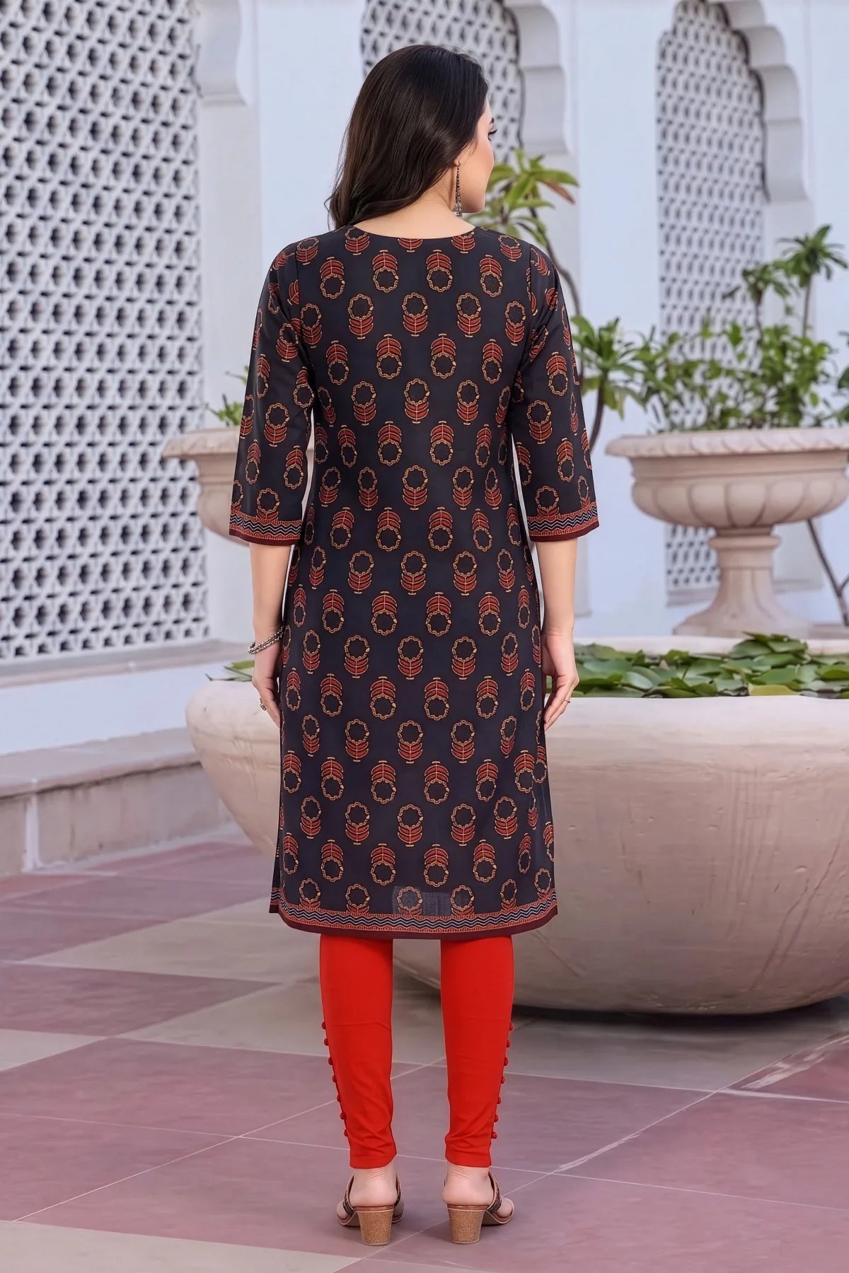 Black Digital Print Long Kurti in Blended Cotton