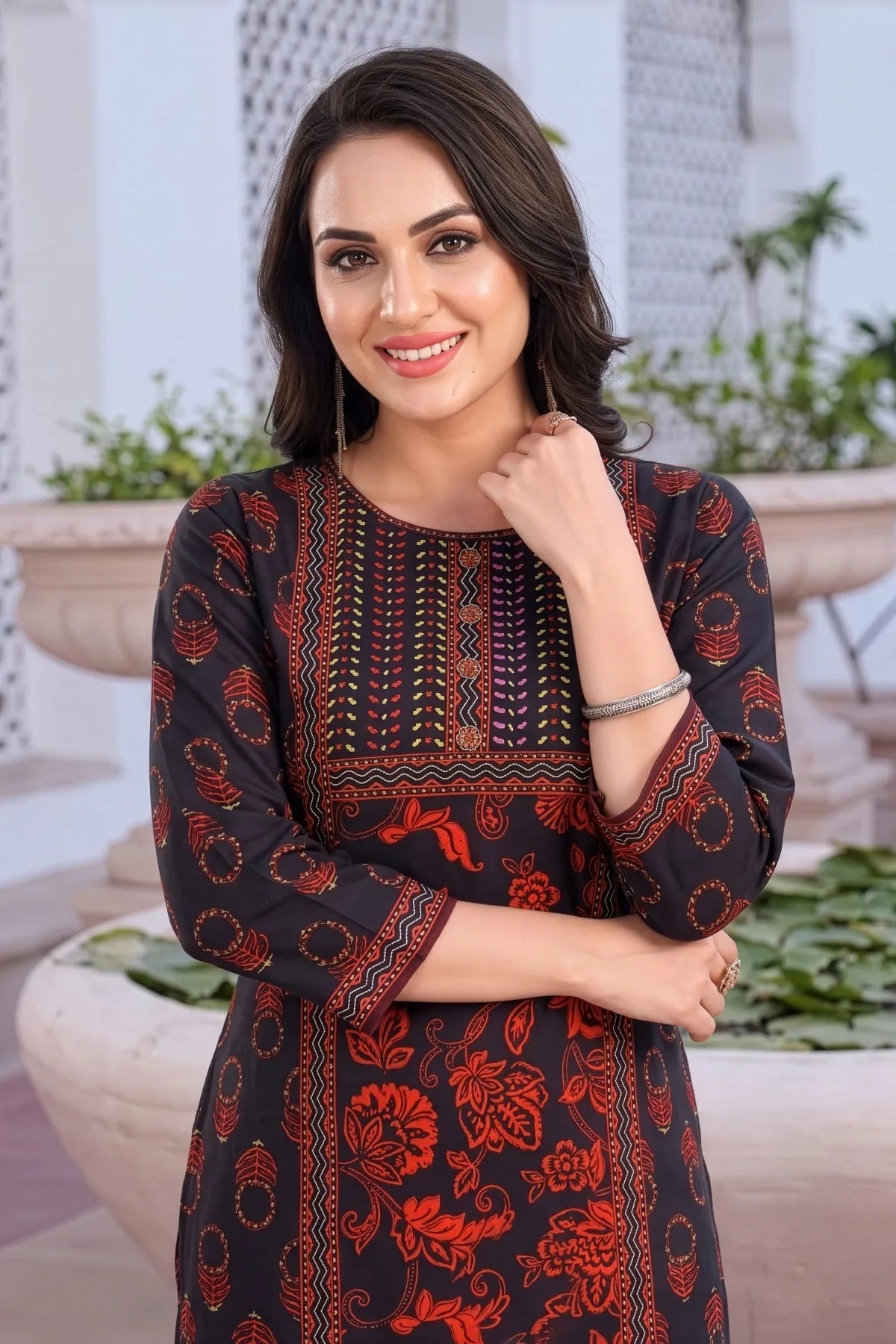Black Digital Print Long Kurti in Blended Cotton